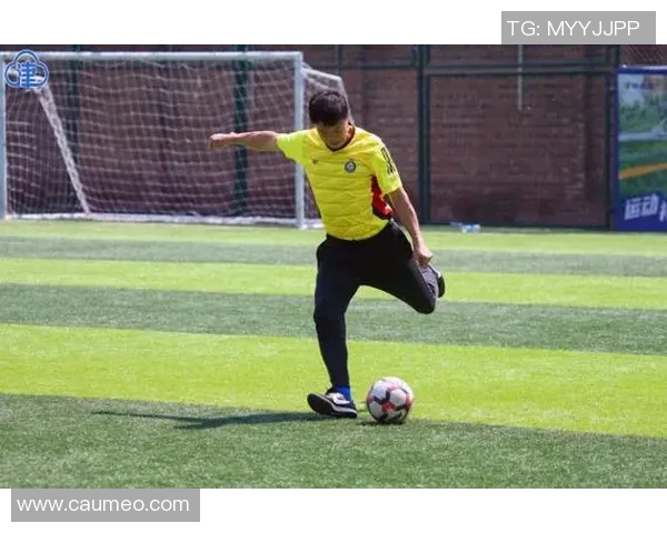 绝美女足球星闪耀绿茵场实力与颜值并存令人惊艳